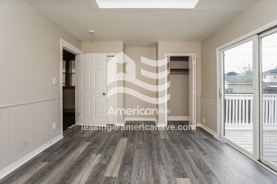 Building Photo - 1704 Flett Ave