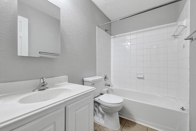 Building Photo - 702 Heatherton Hill Ln