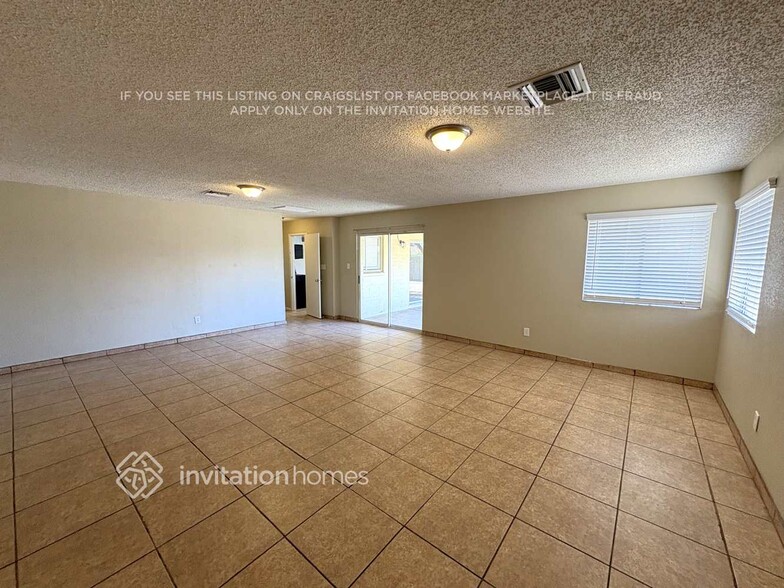 Building Photo - 8741 W Earll Dr