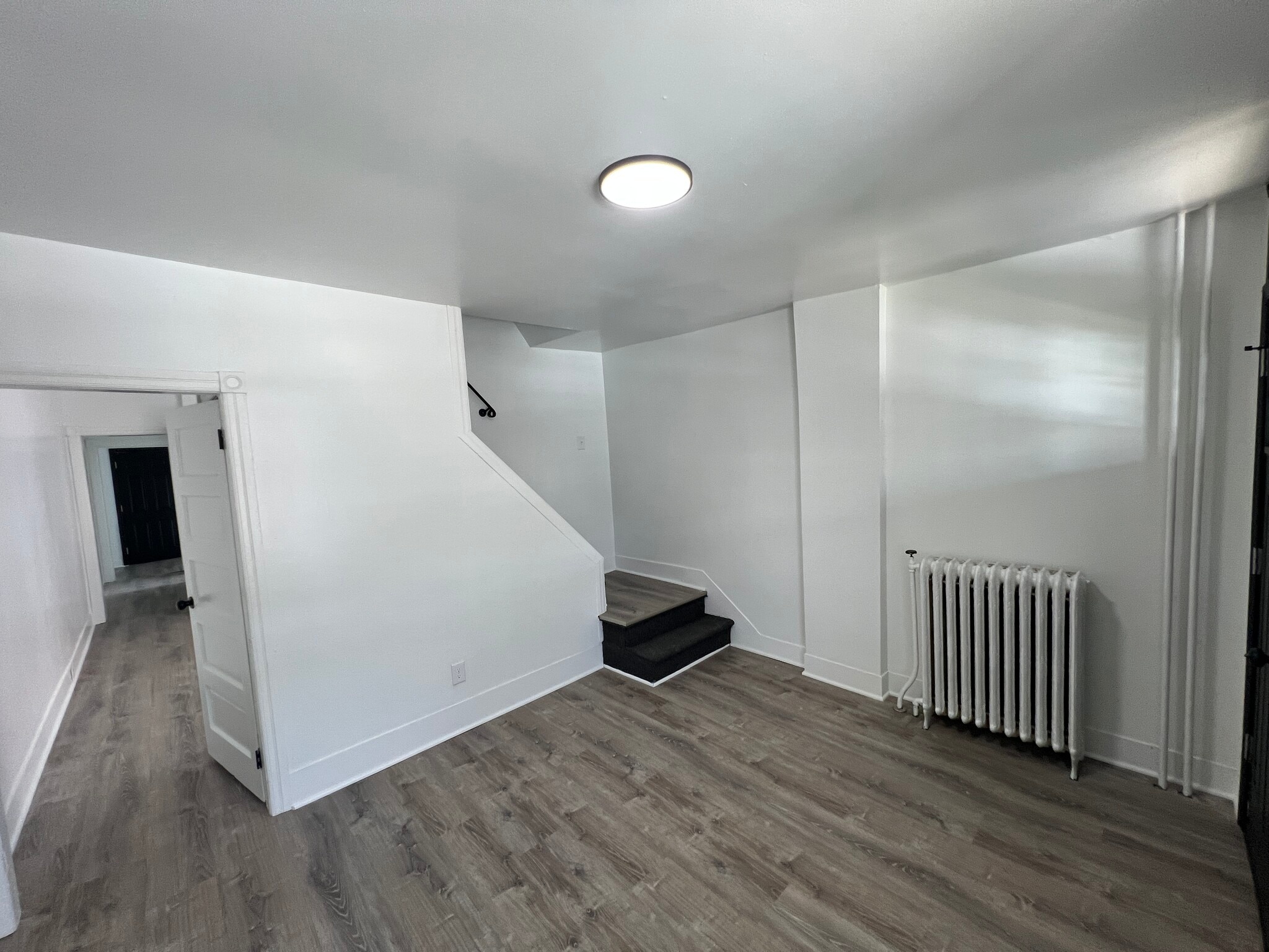 Building Photo - 305 E 20th St