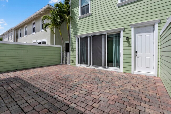 Building Photo - 1114 Sweet Hill Dr