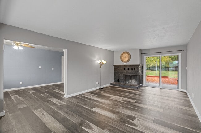 Building Photo - 410 Lois Ln Ct