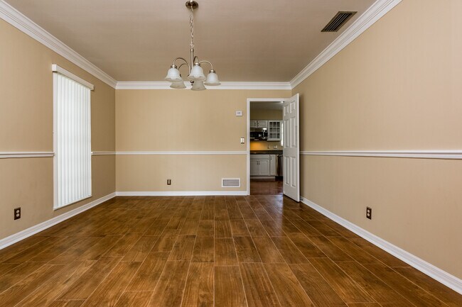 Building Photo - 119 Rio Pinar Dr