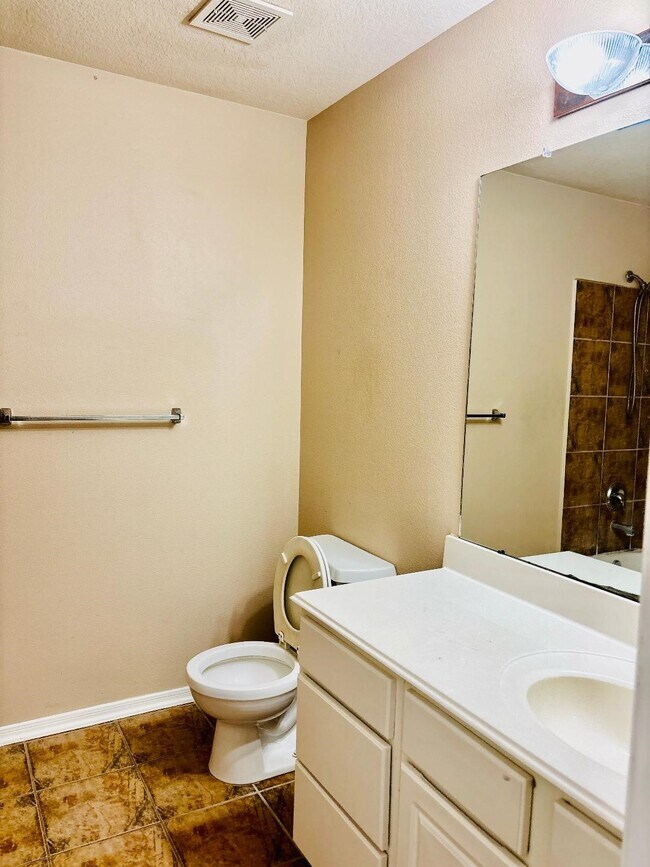 Building Photo - 9947 Valance Way