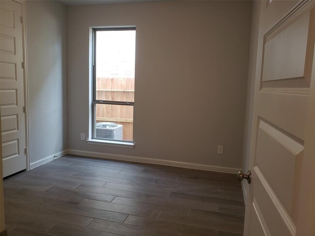 Building Photo - 8806 Morning Glow Dr