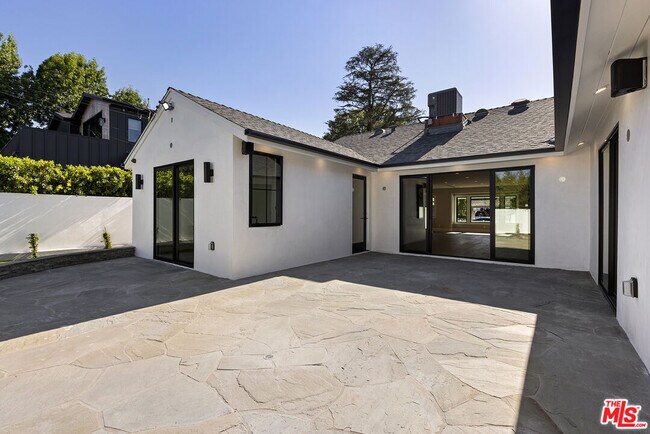 Building Photo - 5000 Noeline Ave