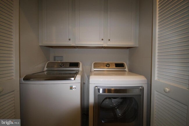 Building Photo - 228 Compass Dr