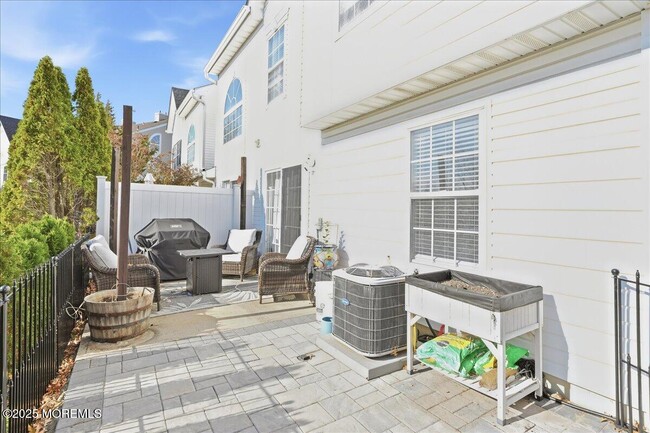 Building Photo - 26 Dover Ct