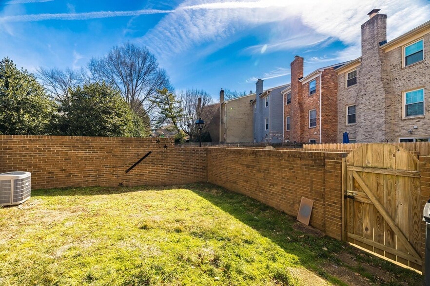 Building Photo - 7349 Eldorado Ct