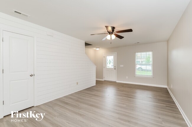 Building Photo - 107 Sawyer Ln