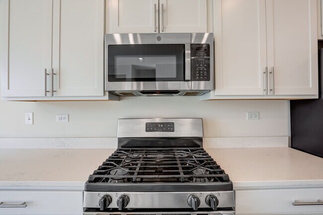 Building Photo - 2924 Reflection Dr