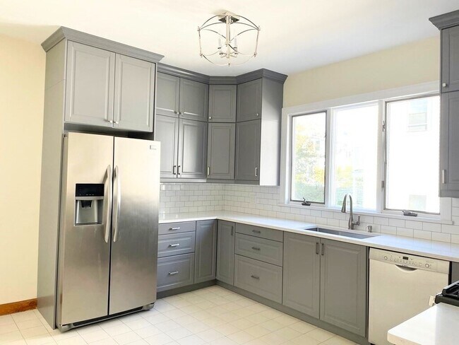 Building Photo - 150 Spruce St