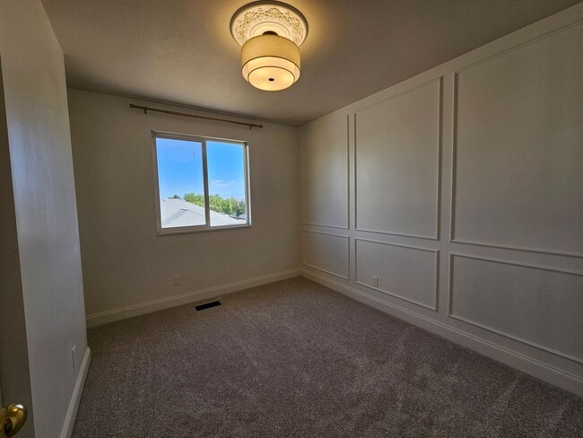 Building Photo - 4698 Colander Dr