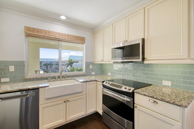 Building Photo - 325 S Beach Rd