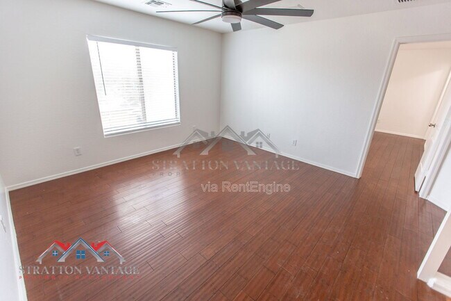 Building Photo - 110 Cholla St