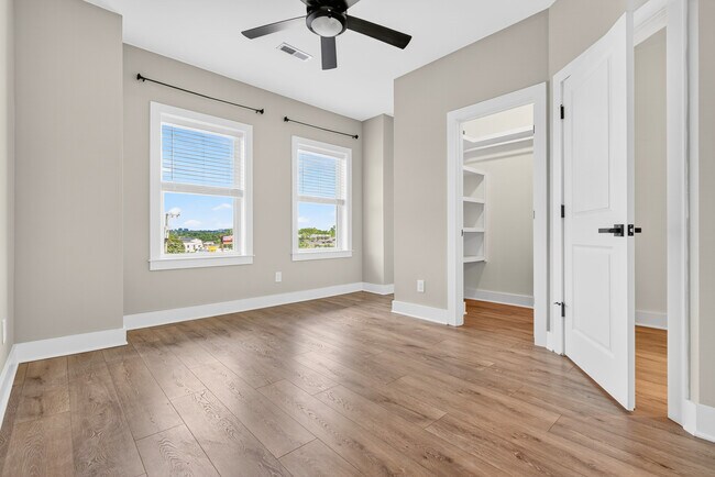 Building Photo - 413 Lellyett St