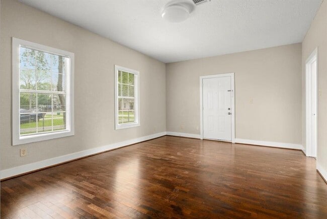 Building Photo - 304 Delmar St
