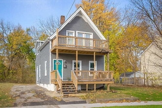 Building Photo - 1422 E 65th St