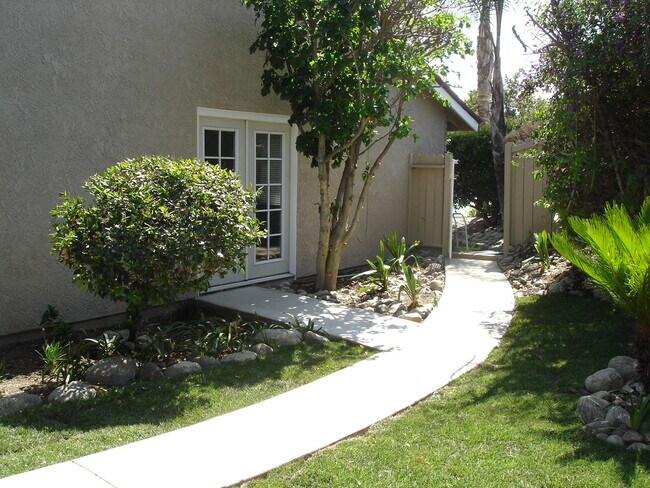 Building Photo - 1838 Coolcrest Way