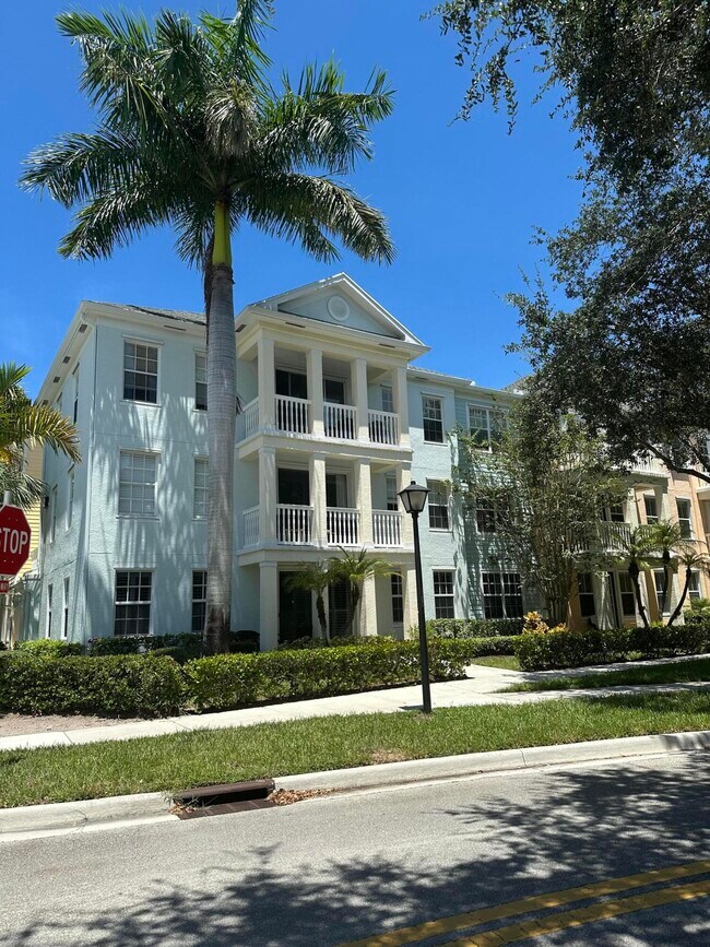 Building Photo - 225 Murcia Dr