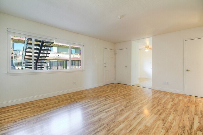 Building Photo - 6233 Montecito Blvd