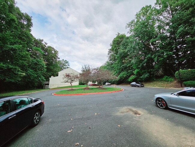 Building Photo - 435 Oakton Way