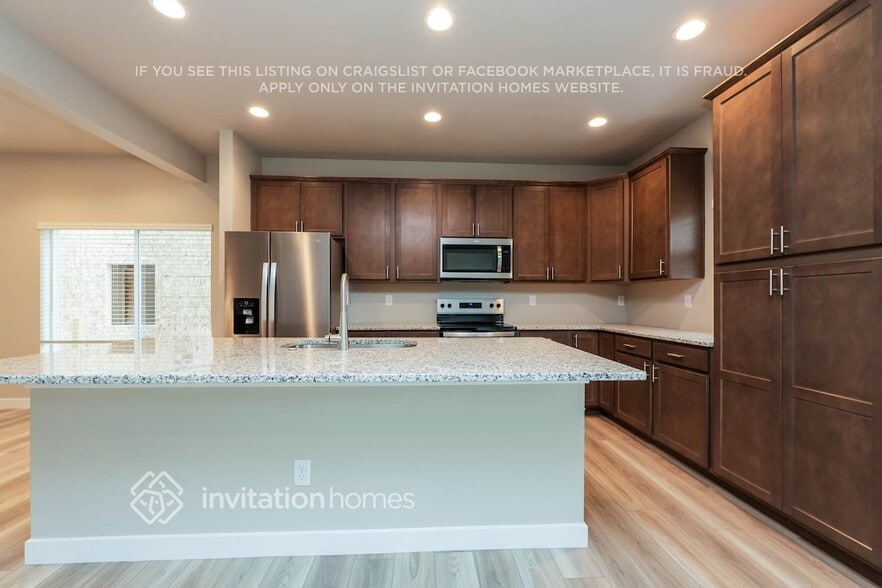 Building Photo - 13543 Arriba Dr