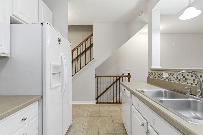 Building Photo - 986 Shaula Dr