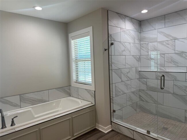 Building Photo - 107 Fox Run Dr