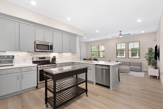 Building Photo - 2 Bed 2 Bath (plus a den) Gala Condo