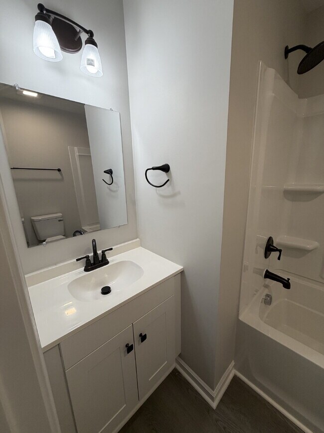 Building Photo - Pet-Friendly Charming 3-Bedroom, 2-Bath Home on Harrison Ave – Your Cozy Retreat Awaits!"