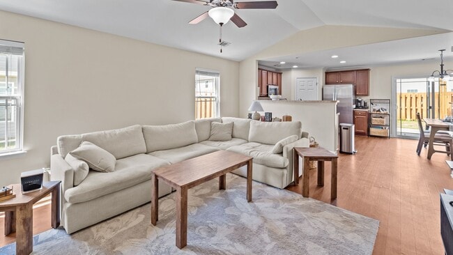 Building Photo - Beautiful 3 Bedroom Home in Port Wentworth with Fenced Backyard and Community Pool