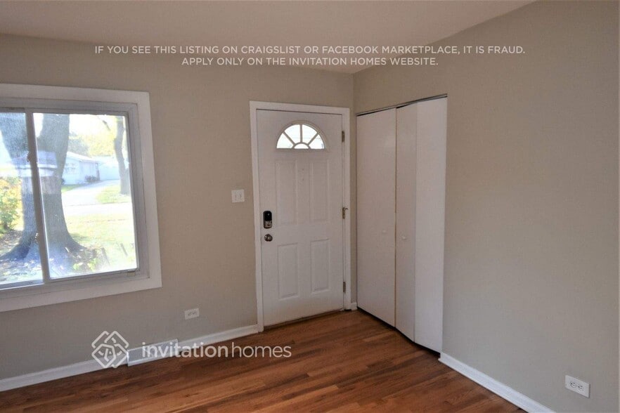 Building Photo - 724 W James St