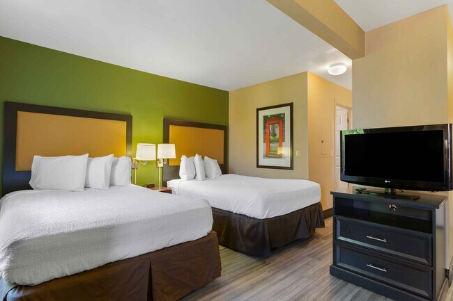 Building Photo - Furnished Studio-Phoenix - Airport - E. Oa...