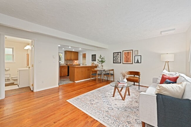 Building Photo - Cozy 2-bedroom 2 bath house in Redmond