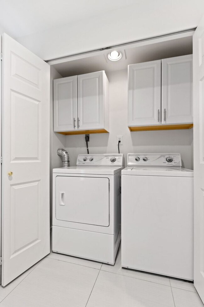 Building Photo - 3Bd/3Ba Seattle Townhome