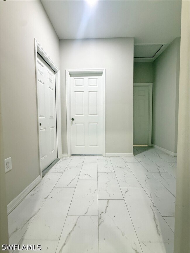 Building Photo - 212 Pullman St