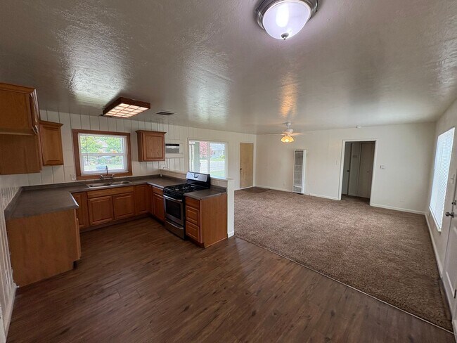 Building Photo - Charming Home for Rent Available Now!