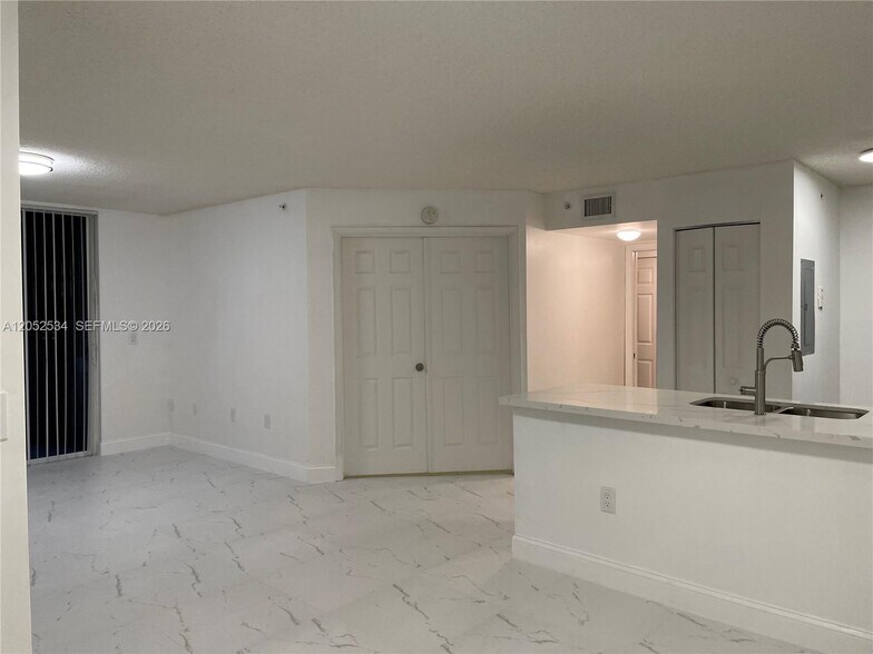 Building Photo - 720 SW 111th Ave