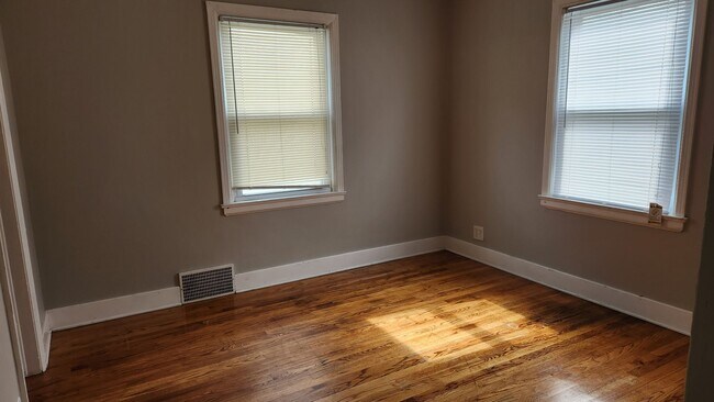 Building Photo - Four Bedroom House Available NICE