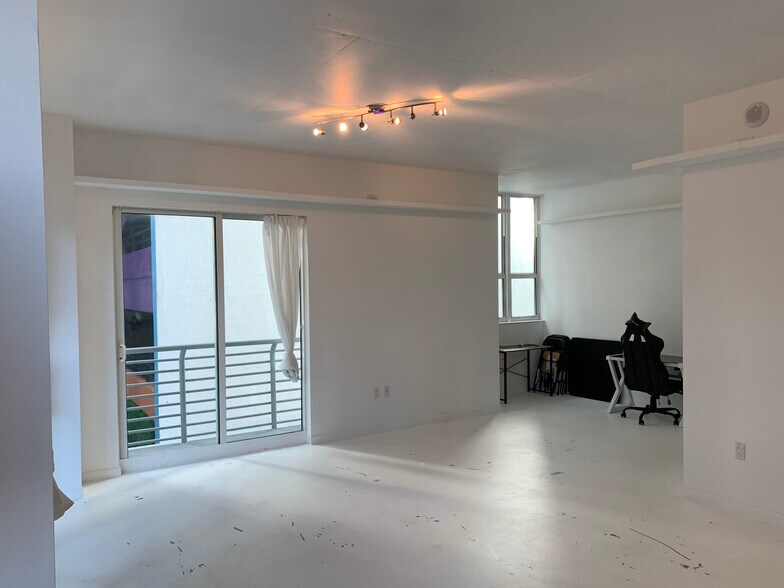 Building Photo - 133 NE 2nd Ave