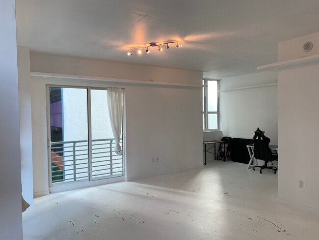 Building Photo - 133 NE 2nd Ave