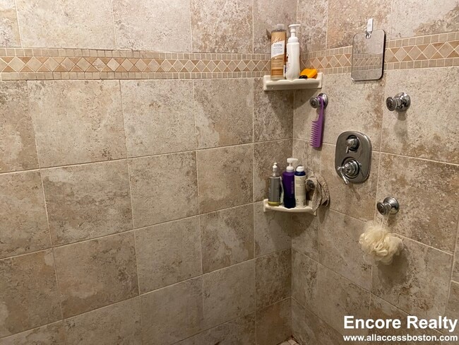 Building Photo - 1089 Beacon St