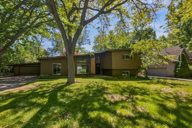 Primary Photo - 2645 Hickory Ct