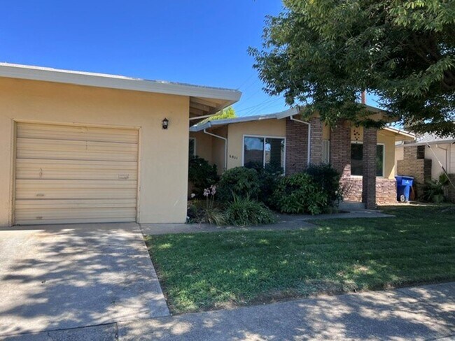 Building Photo - 6801 Las Palamitas Wy