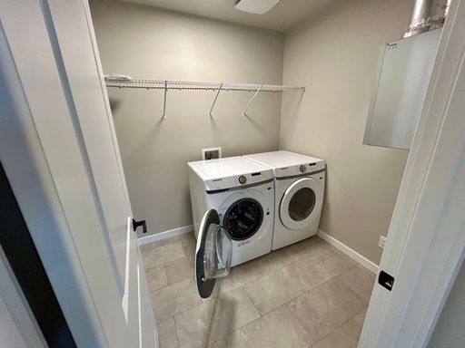 Building Photo - Stunning BRAND NEW 3 bed 2.5 bath home in ...