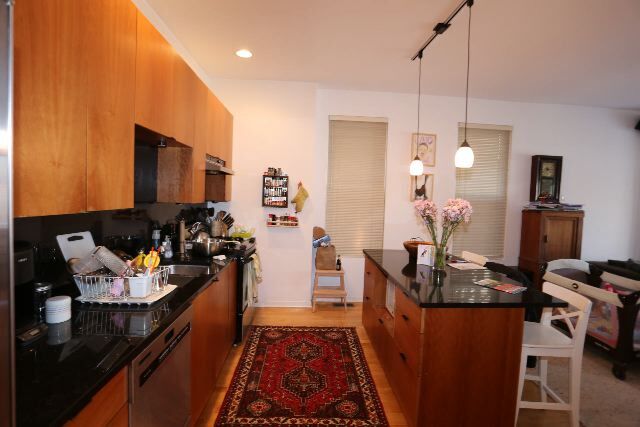 Building Photo - 1411 N Wicker Park Ave