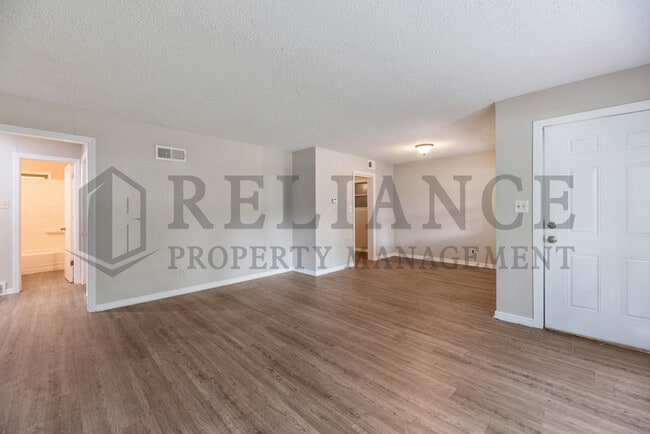 Building Photo - 607 S Christine Ave
