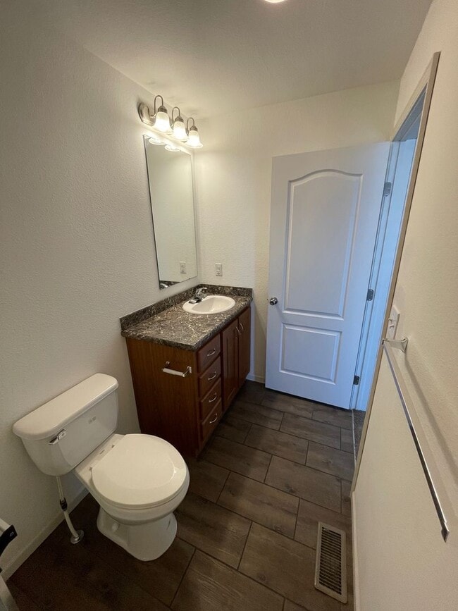 Building Photo - PRICE REDUCED + $1000 OFF FIRST MONTHS RENT = A DEAL YOU CAN'T PASS UP!