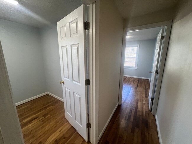 Building Photo - 8020 Hwy 43